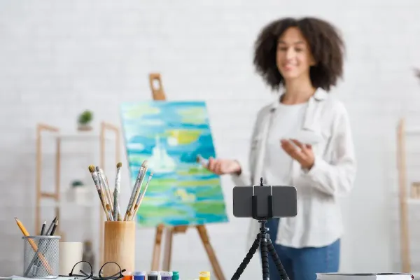 How Artists Should Use Social Media to Promote & Sell Their Artwork