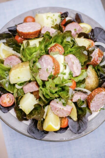 Salade de Morteau au barbecue, beurre citron