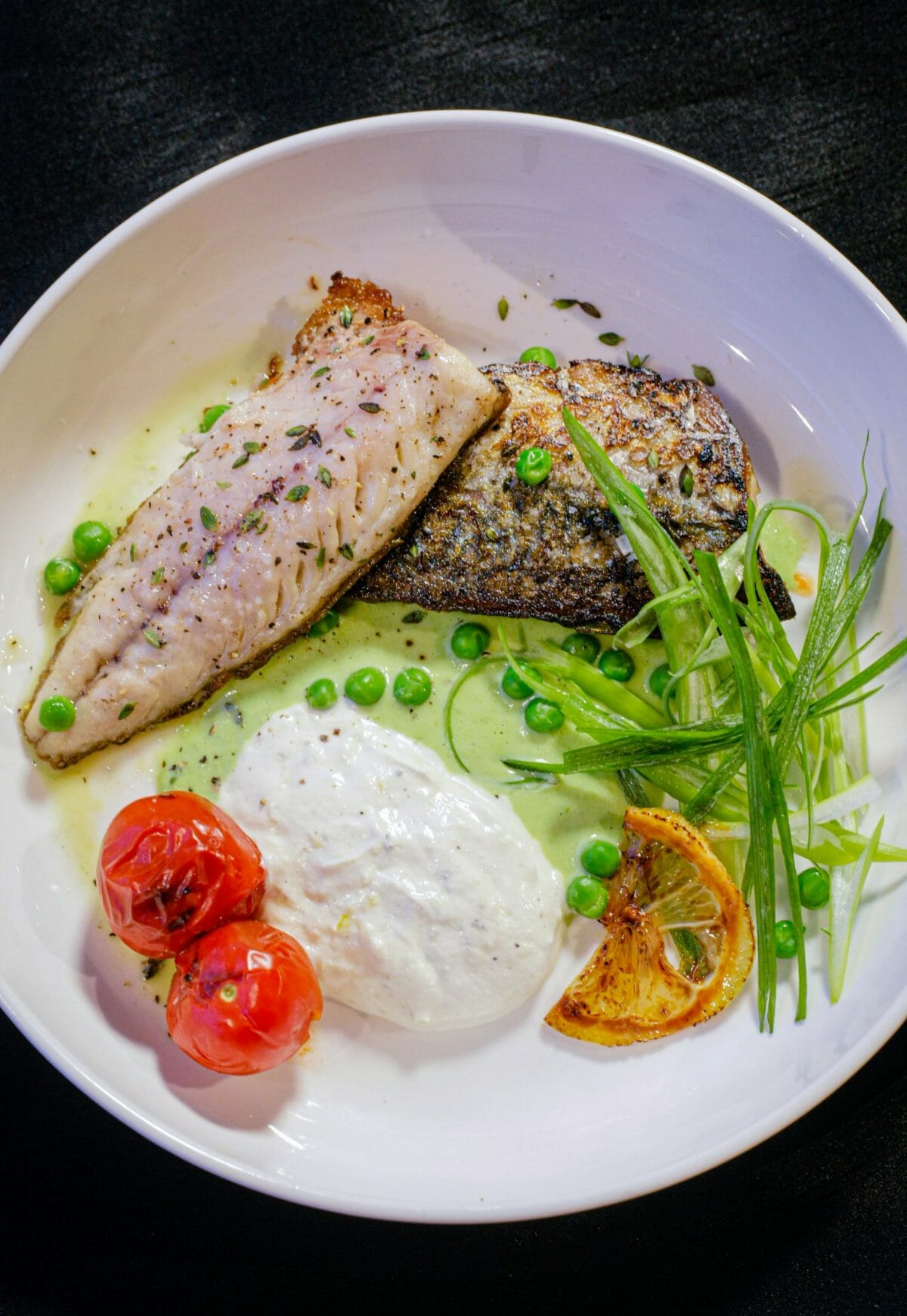 Filets de maquereaux, petits pois crémeux, ricotta thym et citron
