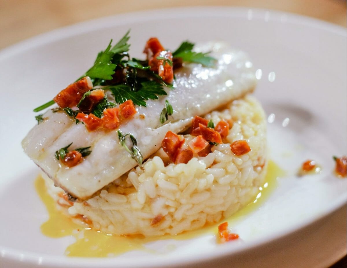 Filets de bar à la plancha, risotto au chorizo