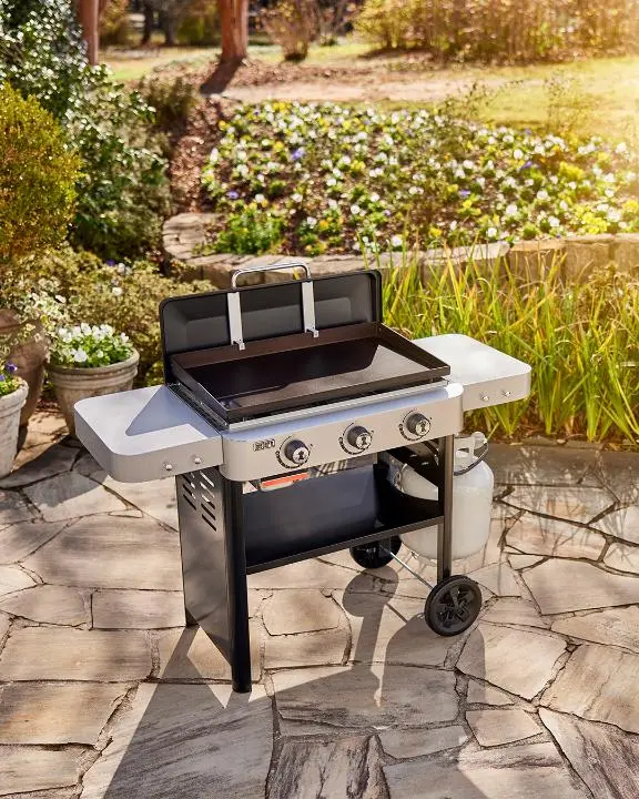 Weber lance une plancha stand alone au printemps 2023.