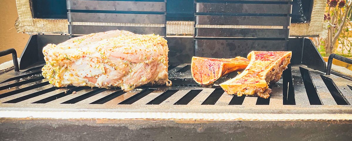 Jarrets de porc et haricots  fumés et braisés à la moelle de boeuf comme au Texas.