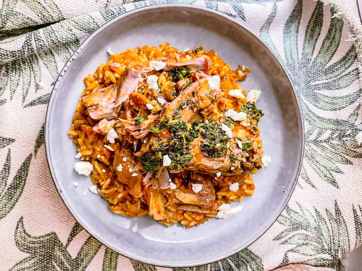 Giouvetsi de chèvre braisée et gremolata.