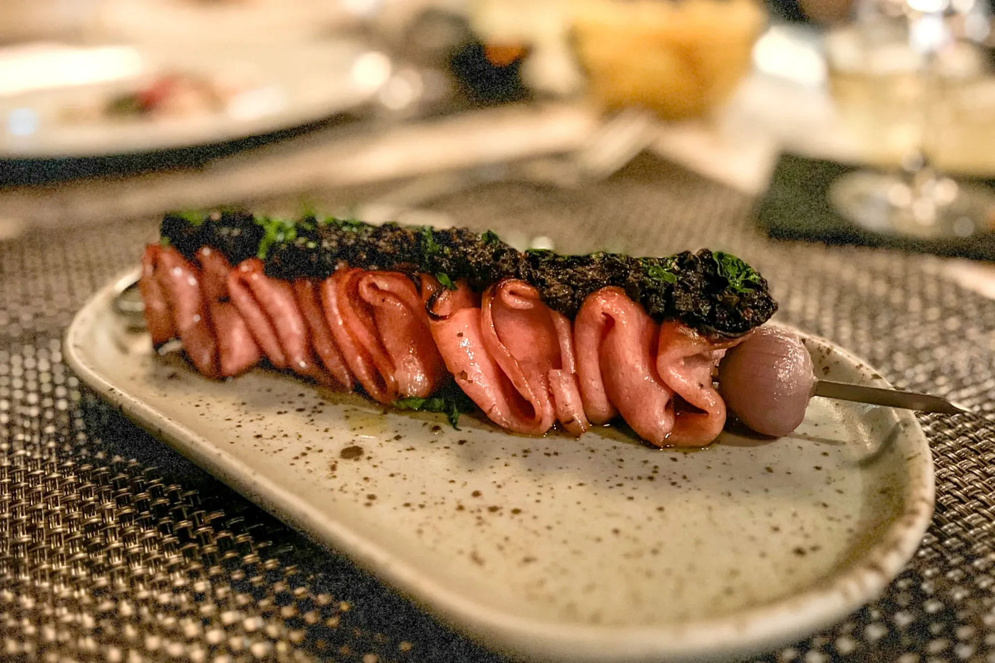 Les brochettes de mortadelle au BBQ : une fausse bonne idée