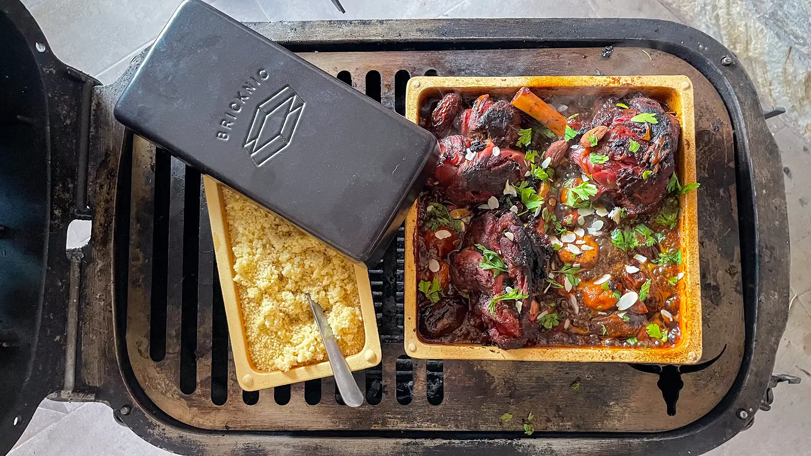 Tajine d’agneau aux fruits secs au barbecue et au Bricknic