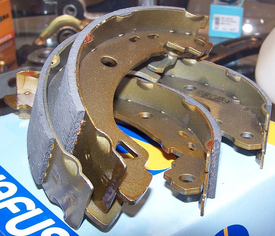 Drum brake shoes and linings. Maly LOLek, CC BY-SA 3.0, via Wikimedia Commons