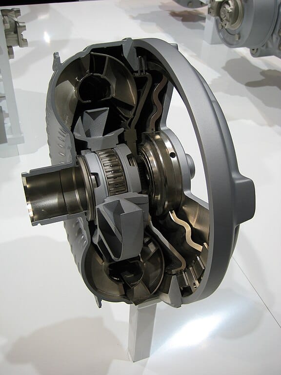 Torque converter cut-away. Aconcagua, CC BY-SA 3.0, via Wikimedia Commons