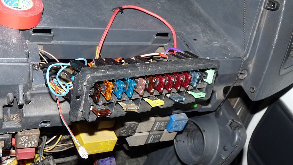 Fuse holder. Dmitry G, CC BY-SA 3.0, via Wikimedia Commons
