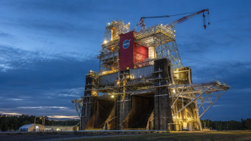BLUE ORIGIN PREPS NEW GLENN SECOND STAGE FOR HOT FIRE AT NASA'S STENNIS