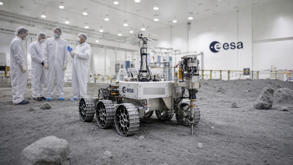 EUROPE COMMITS €65 MILLION TO ITS FIRST LUNAR ICE ROVER