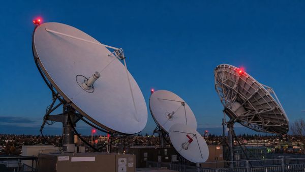 FCC OVERHAULS SATELLITE LICENSING AND CLEARS MORE C-BAND FOR 5G