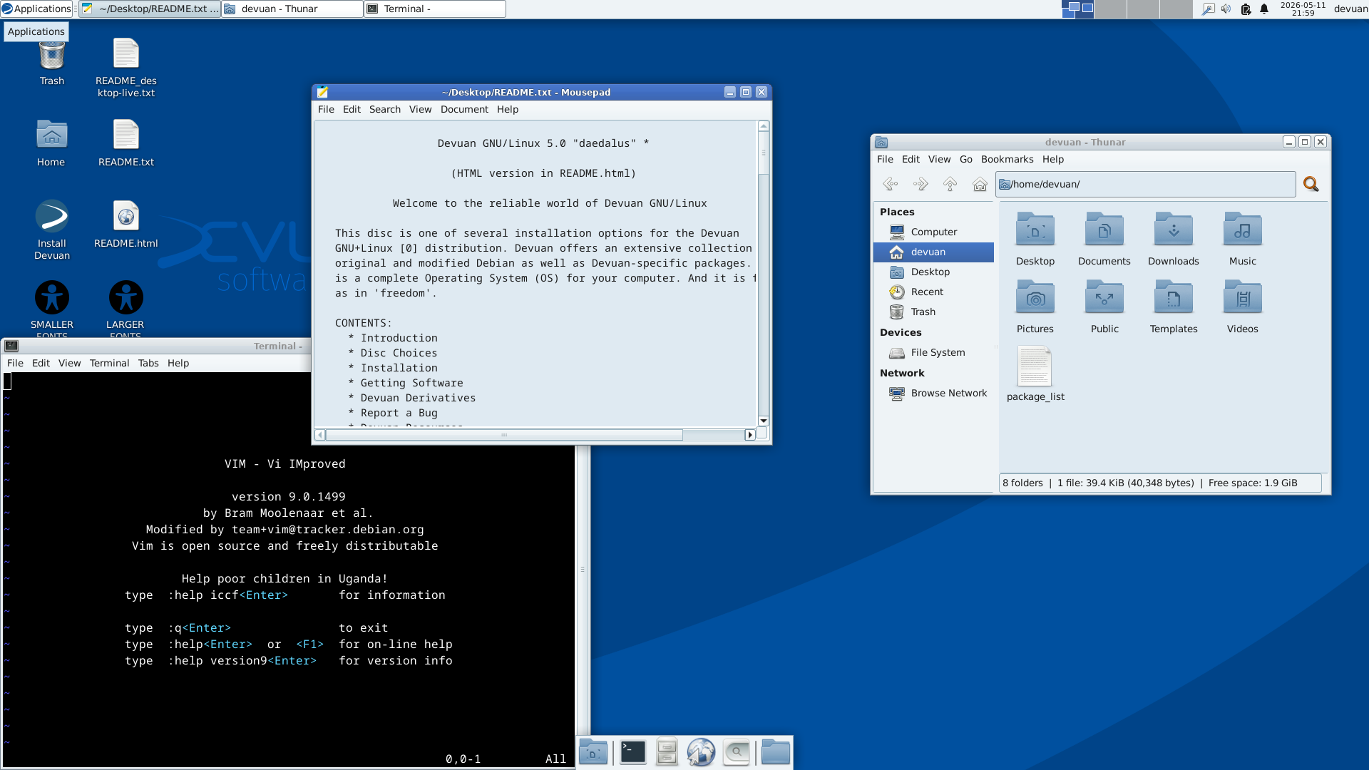 A Devuan Linux "Daedalus" live boot desktop.