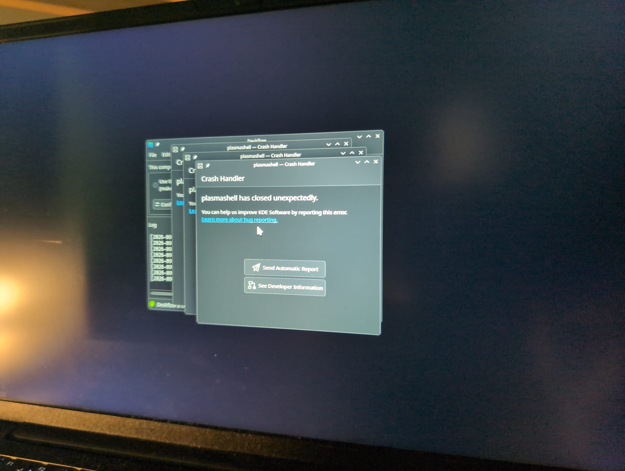 A computer screen with several Plasma crash handler windows open reading "plasmashell has closed unexpectedly" over a blank black screen.