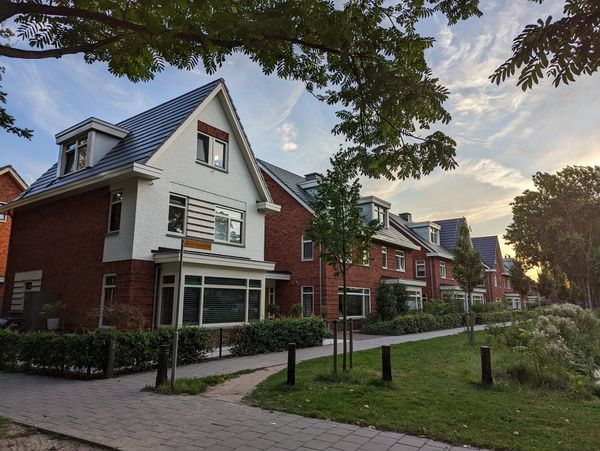 Nieuws uit Castricum: huizenprijzen blijven stijgen, overbieden neemt toe