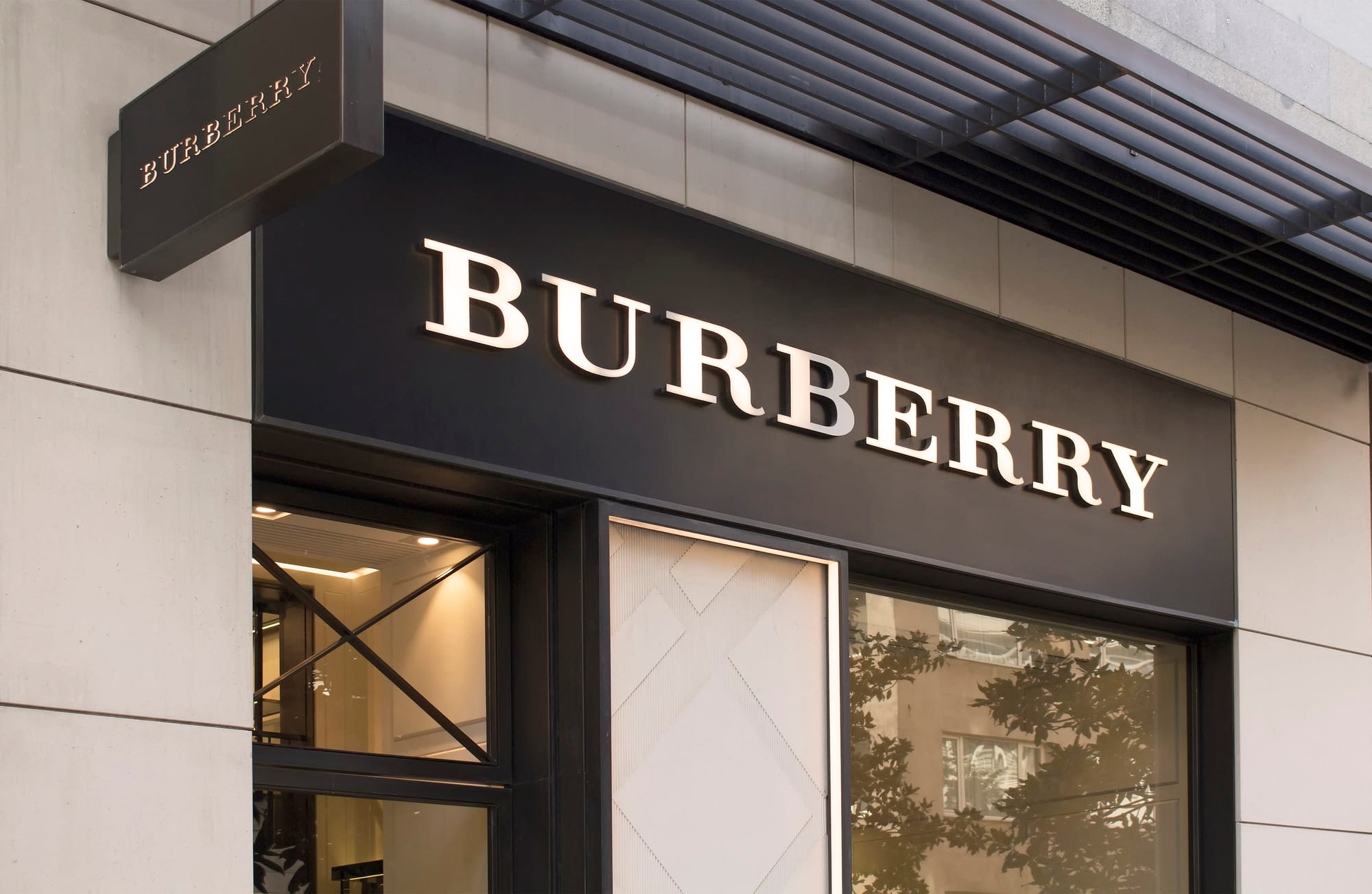 burberry-pestle-analysis-social