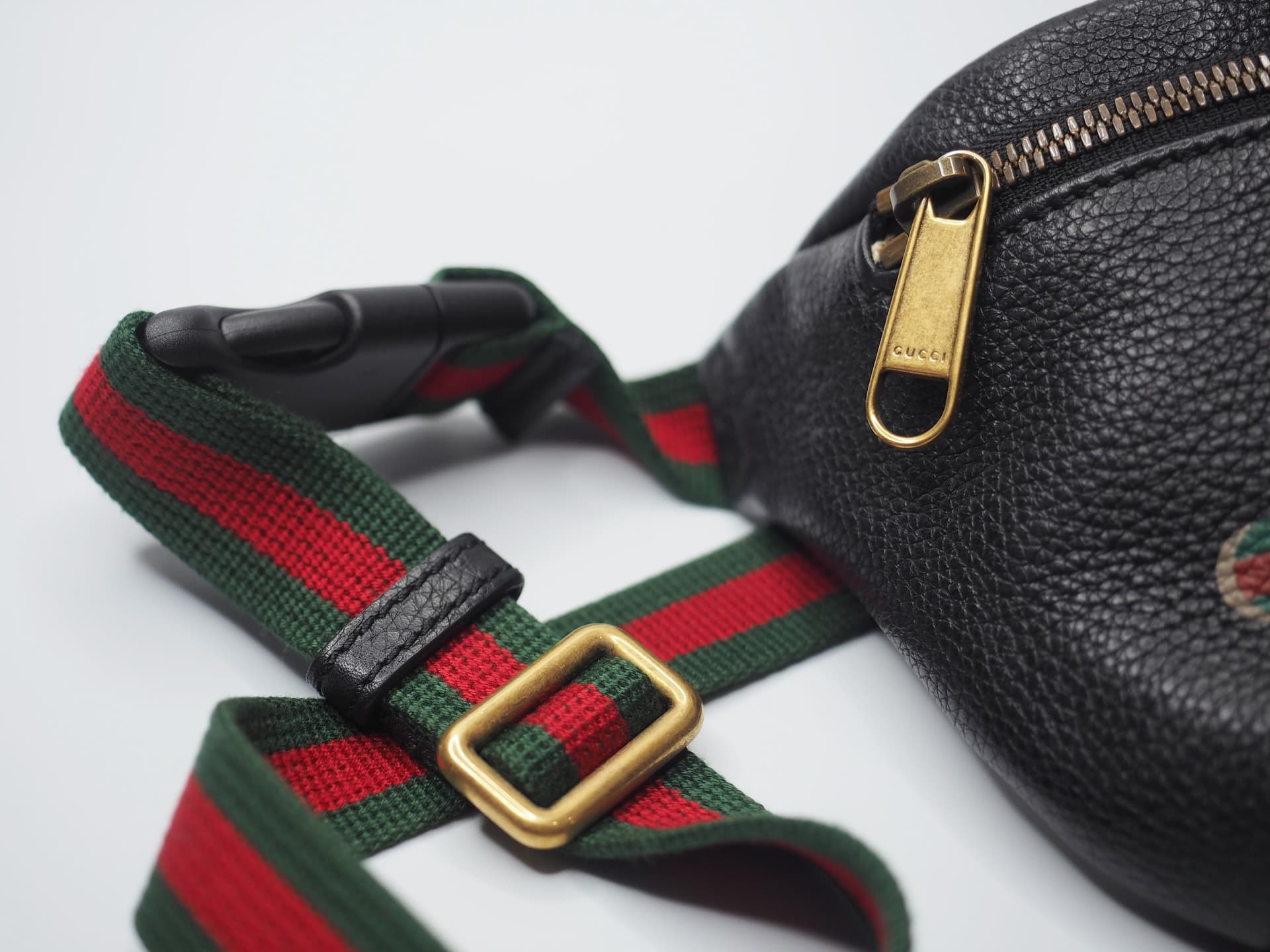 gucci-pestle-analysis-sling-bag