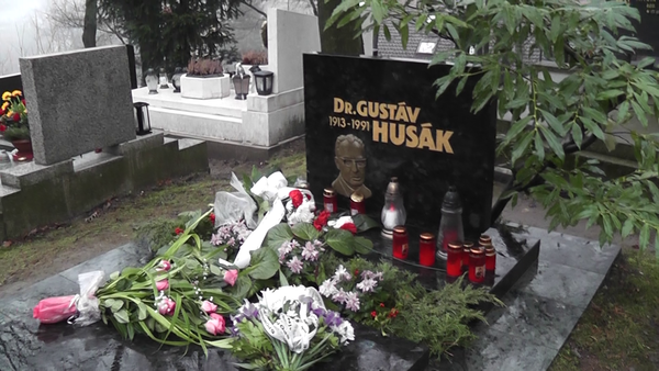 Spomienka pri hrobe Gustáva Husáka, Dúbravka, Bratislava, 13.01.2018 (videá)