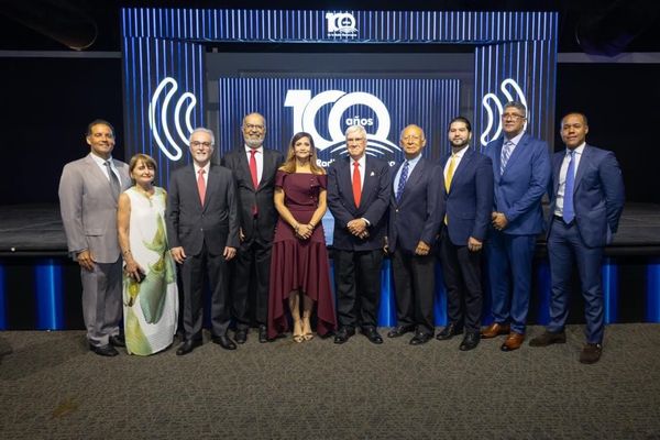 Cien años de radio dominicana: la confianza vive en la persona detrás de la voz