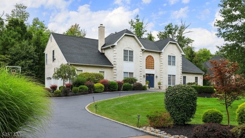 8 Downingtown Ct, Warren Township, NJ