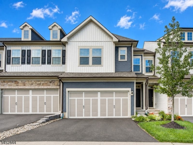 8 Dahlia Dr, Warren Township, NJ