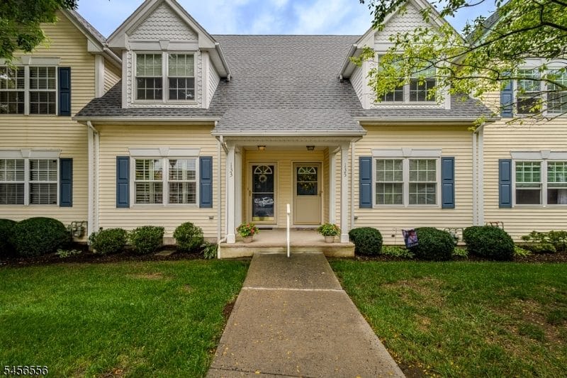133 Town Center Dr, Warren Township, NJ