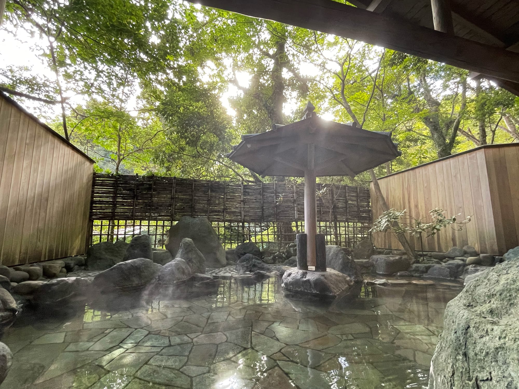 A private outdoor onsen surrounded by natural sceneries in Izu, Japan.