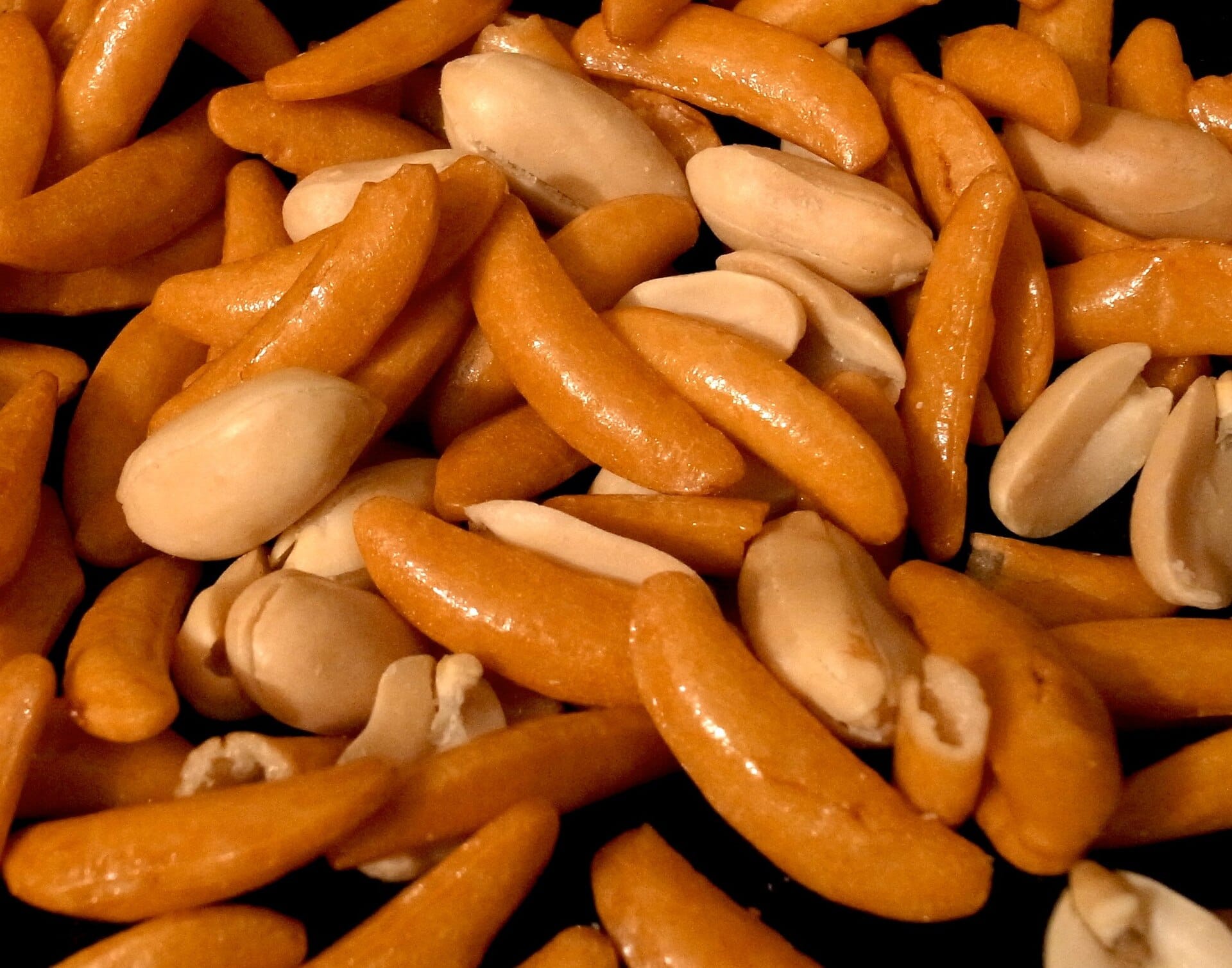 A close up photo of Japanese Kakinotane (small crackers and peanuts)