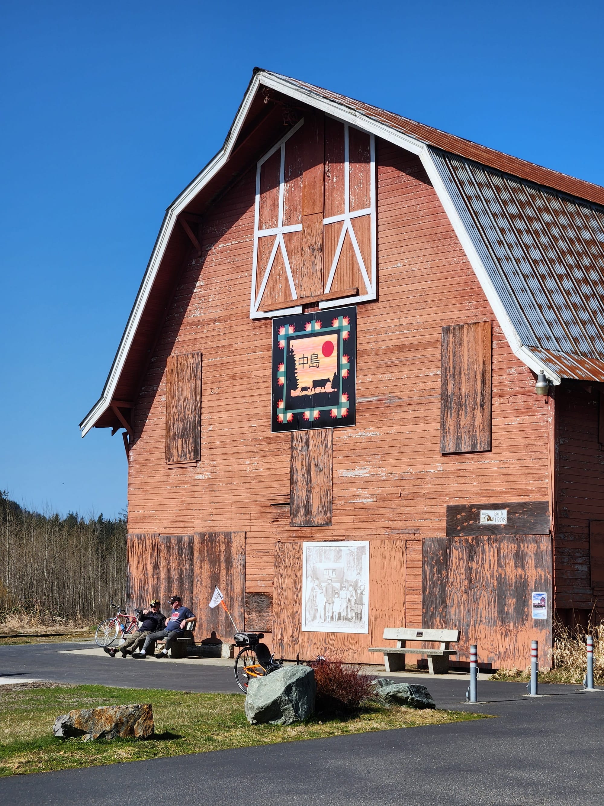 large red barn with quilt square of Nakashima name in Japanese