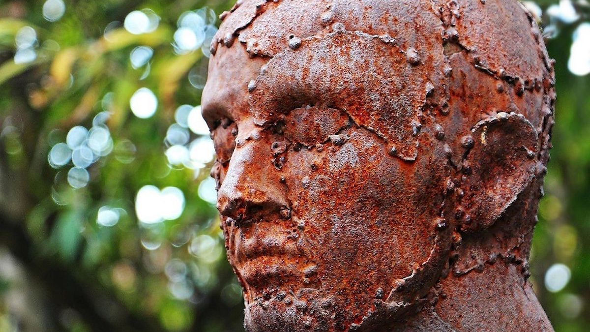 A human sculpture made of rusty metal | Lack of trust is the universal acid