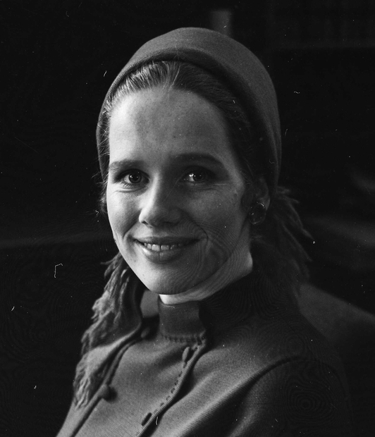 Liv_Ullmann_1966_-cropped-