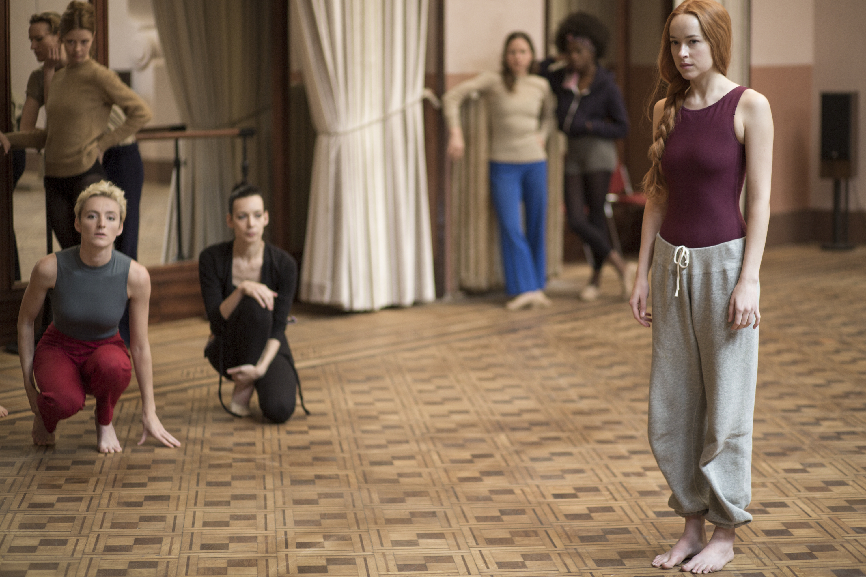 Suspiria_standing-02