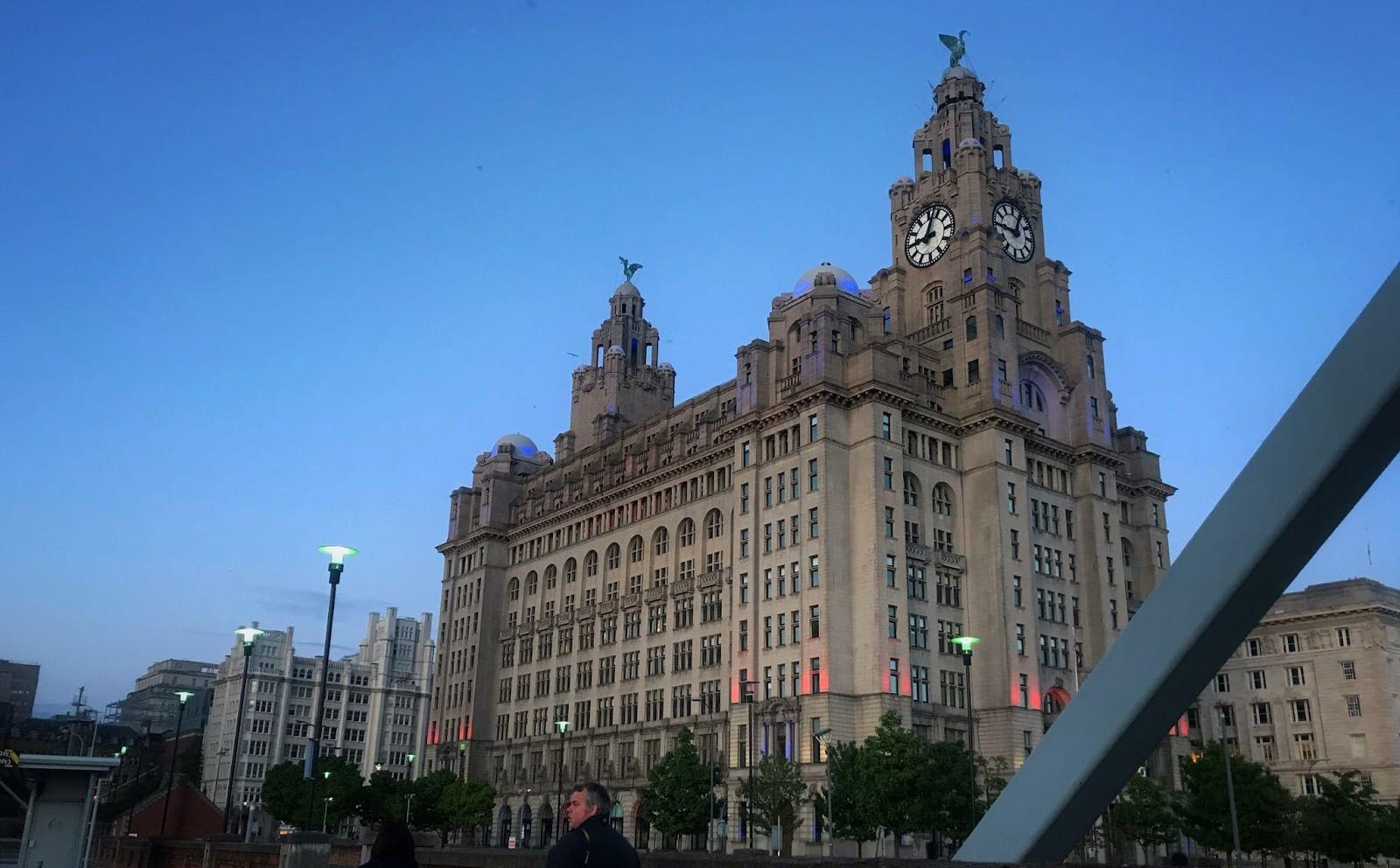 A building with a clock tower

Description automatically generated