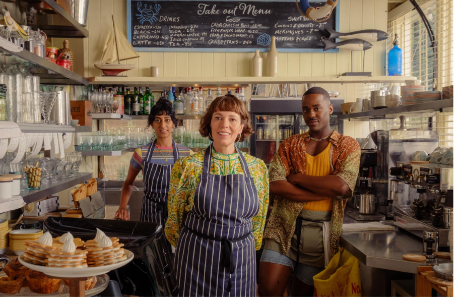 A group of people standing in a restaurant

AI-generated content may be incorrect.