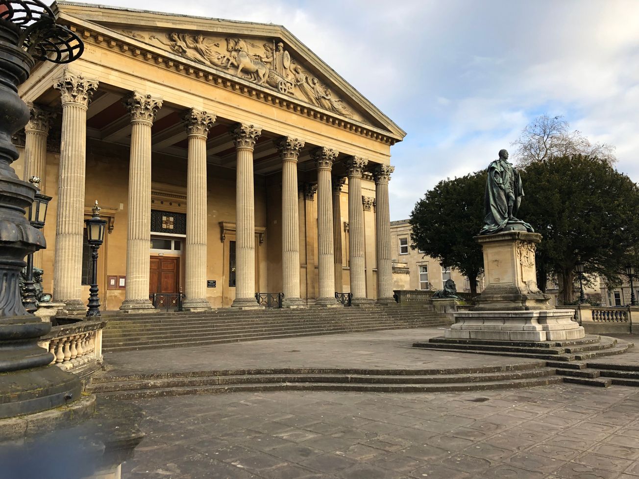 Debate on proposal to lengthen teaching day postponed after pressure from UCU