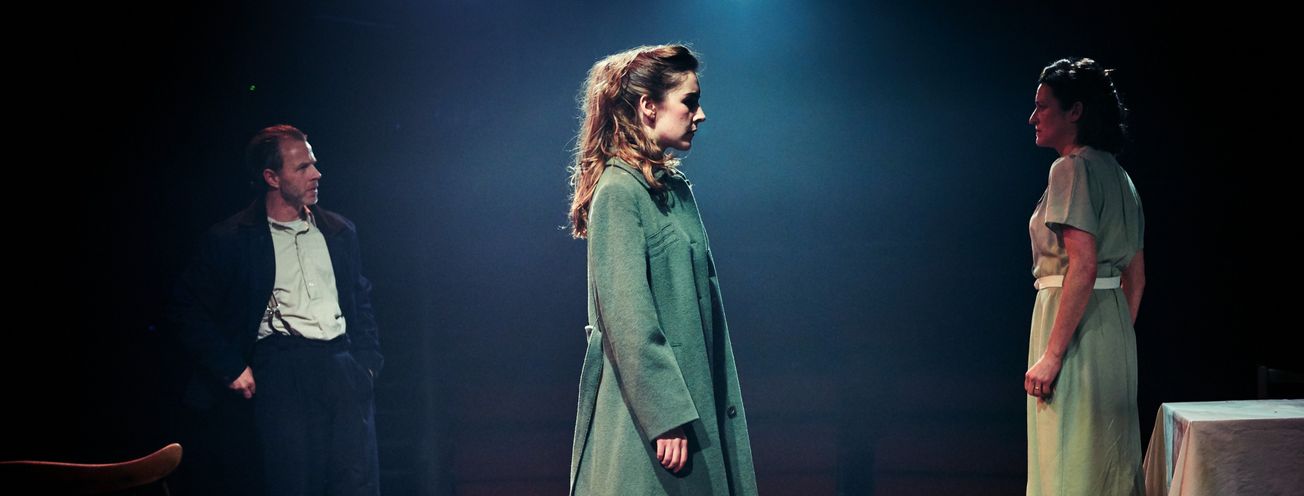 'flawless and engrossing' ★★★★★ - A View from the Bridge @ Tobacco Factory Theatres