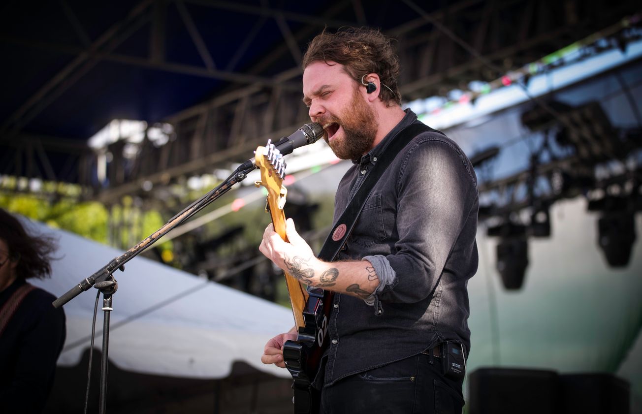 “And while I’m alive, I’ll make tiny changes to earth": In memory of Scott Hutchison