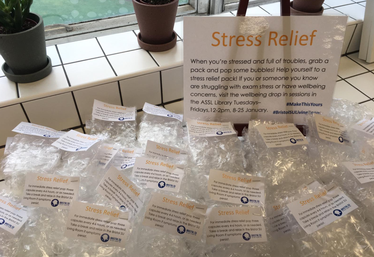 SU give away bubble wrap to pop student stress