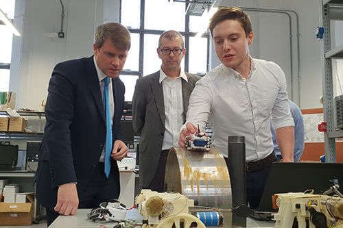 New Universities and Science Minister visits Bristol to learn more about ultrasonic research