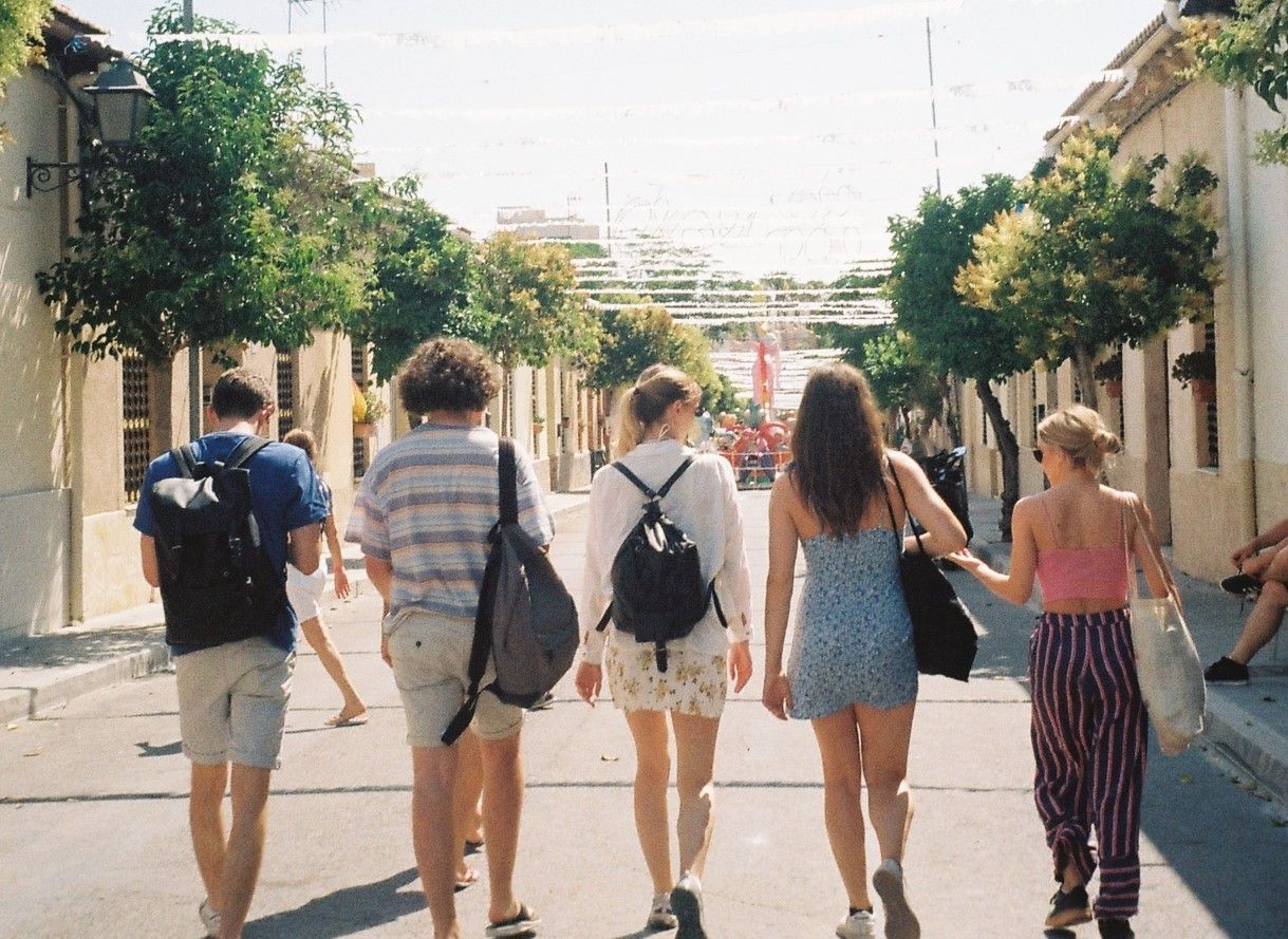 Top tips for maintaining long distance friendships