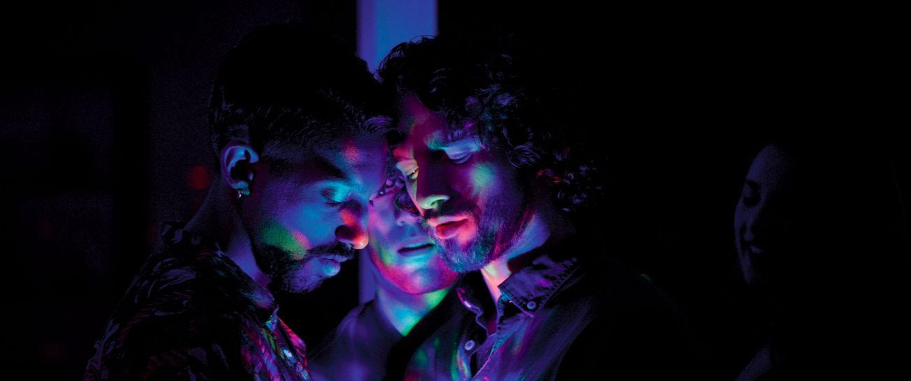 French, gay, and lit in neon: why Don't Look Down checks all my boxes