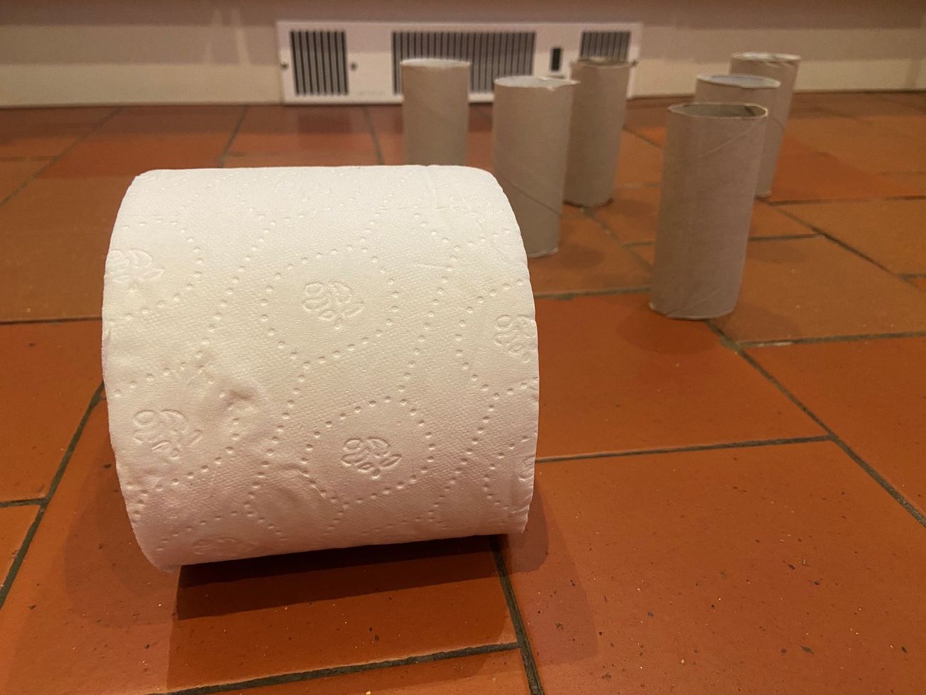 How to play: toilet roll ten-pin