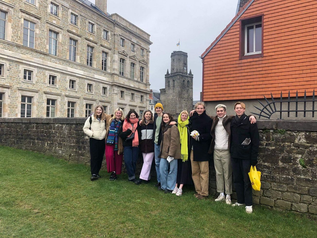 What do French students think of their English counterparts?