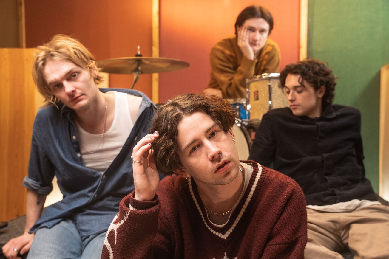 “It’s a miracle we can play gigs together”- In Conversation with modernlove.