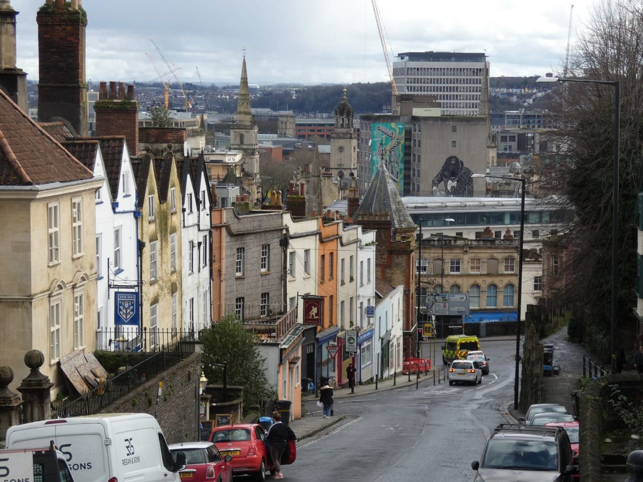 How does Bristol support refugees and asylum seekers?