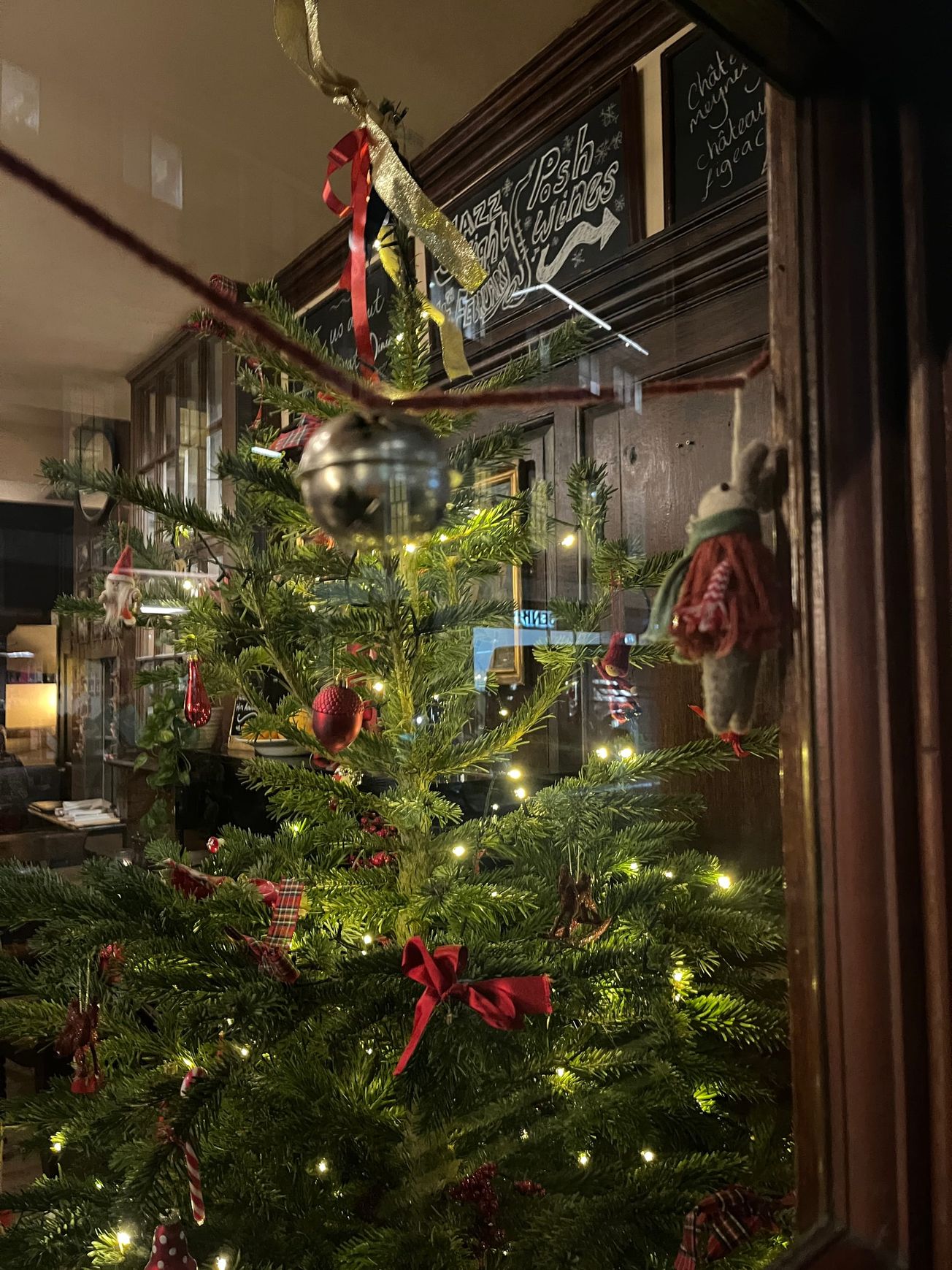 A very plastic Christmas: decorating with the modern material