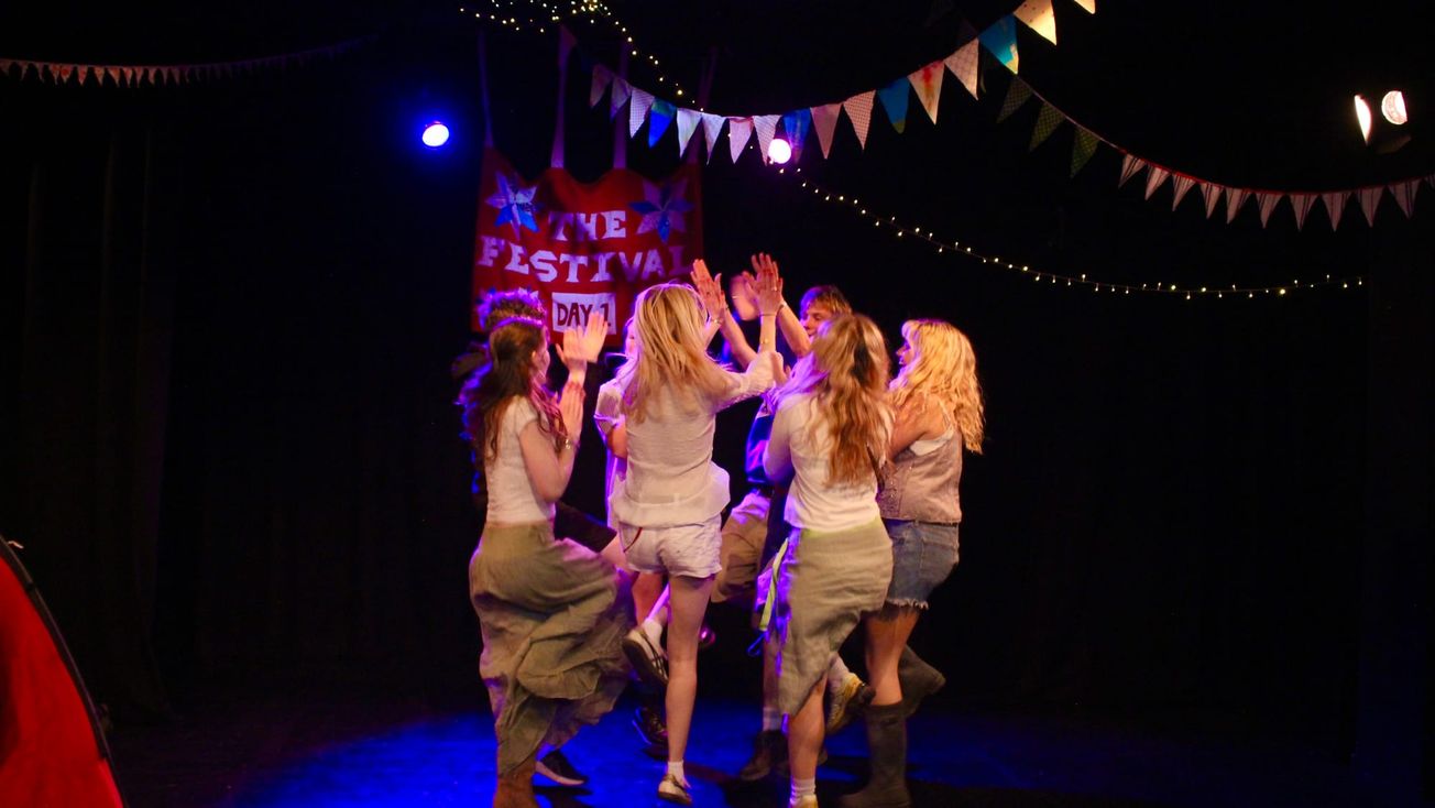 Review: DramSoc’s ‘The Festival’