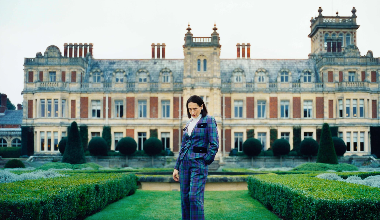 Lady: Sian Clifford's Mad  Aristocrat is a (Literal) Show-Stealer