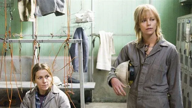 Na imagem: as atrizes se encontram caracterizadas como trabalhadoras das minas de ferro