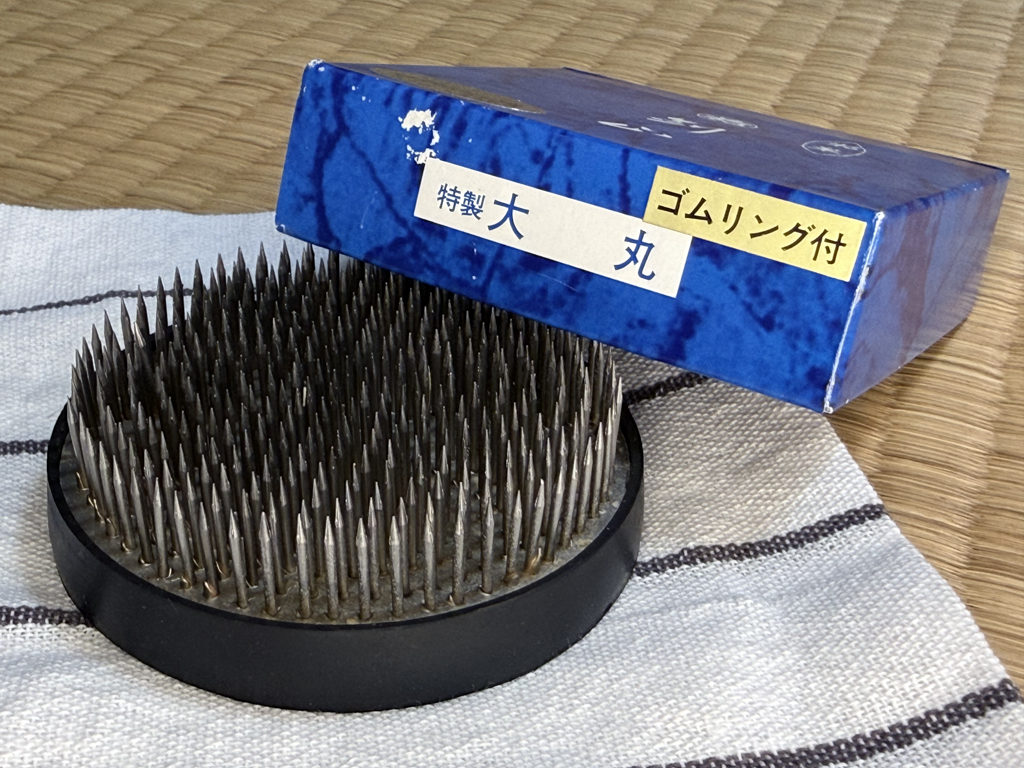 Ikebana tools 2: flower frog (kenzan)