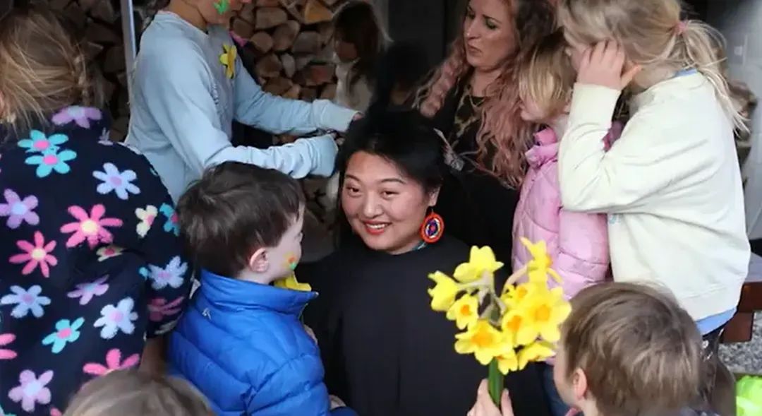 A Slice of Kindness: A Chinese girl's Haircut Raises Cancer Awareness in New Zealand